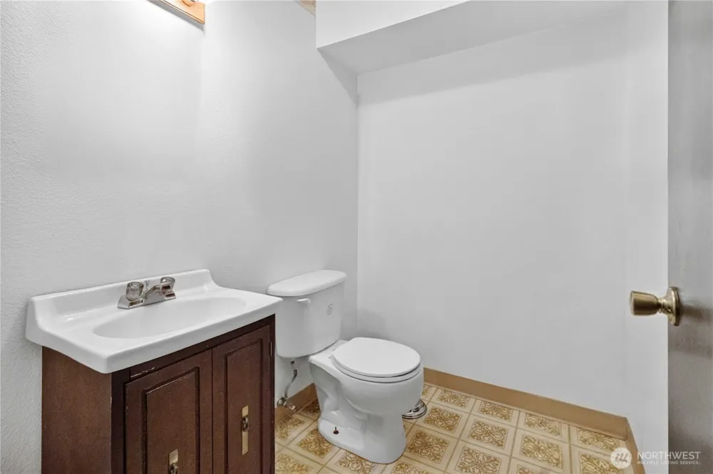 1006 Sandy Bend Road Castle Rock, WA 98611