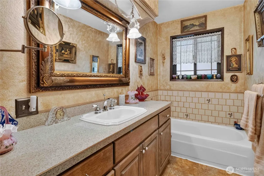 1006 Sandy Bend Road Castle Rock, WA 98611