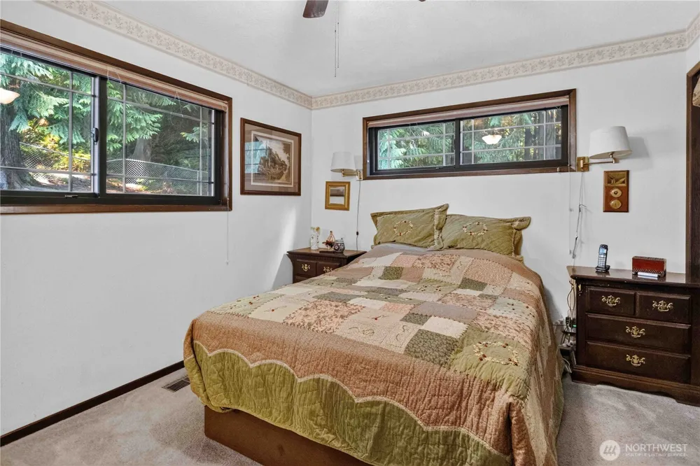 1006 Sandy Bend Road Castle Rock, WA 98611