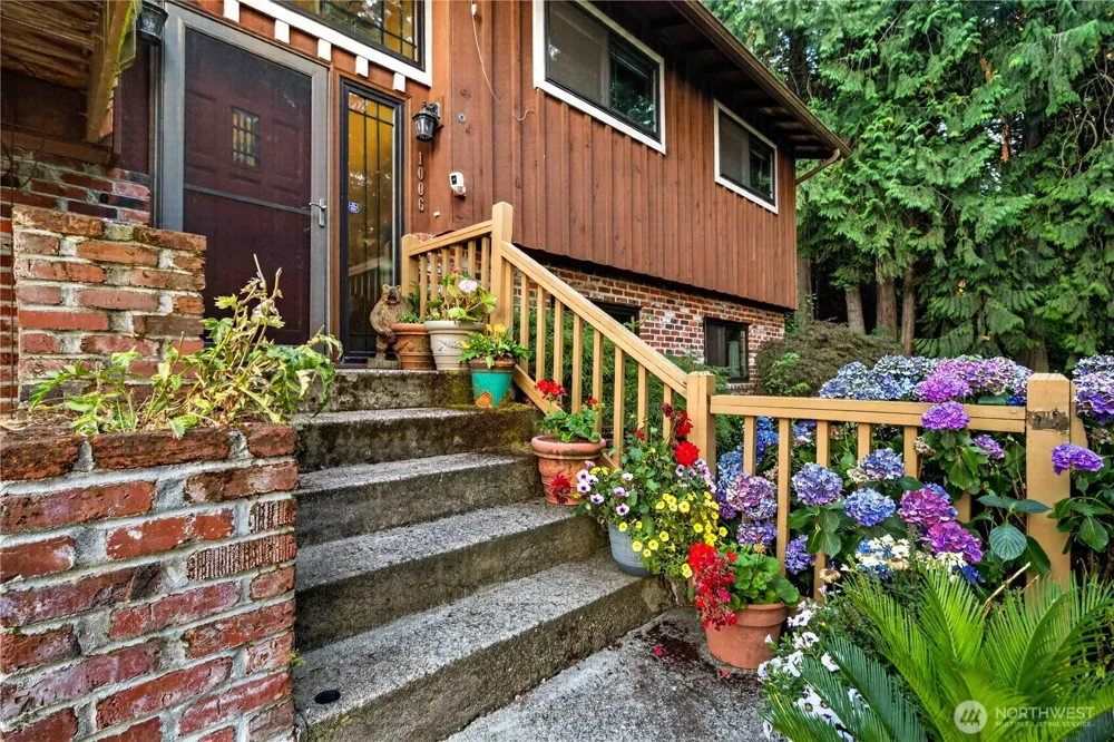 1006 Sandy Bend Road Castle Rock, WA 98611