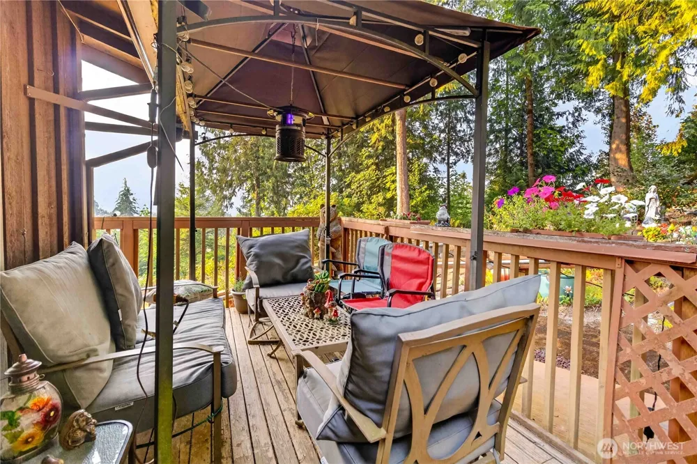 1006 Sandy Bend Road Castle Rock, WA 98611