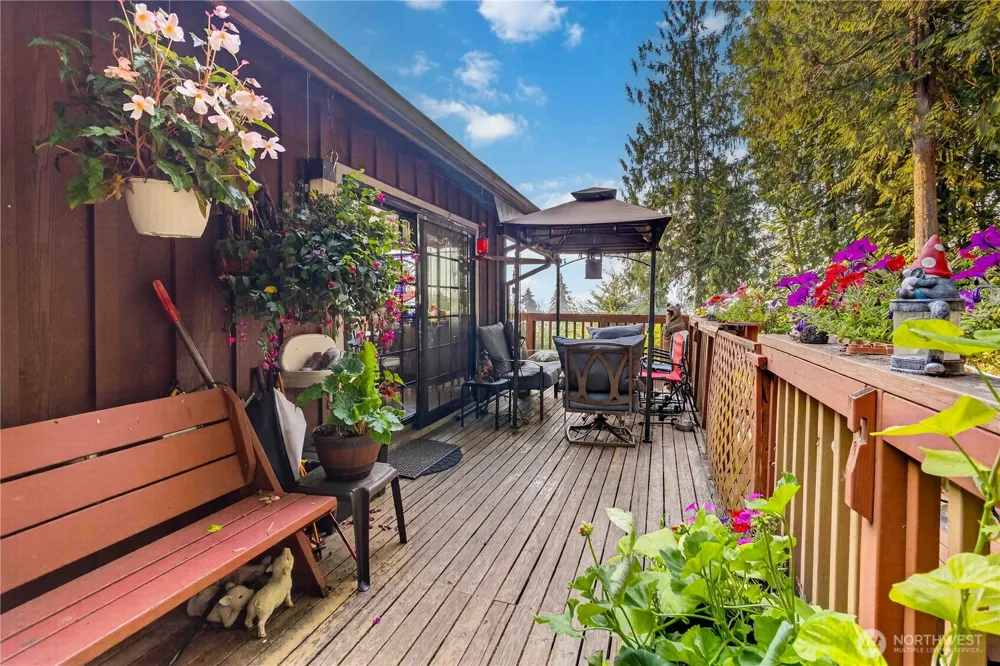 1006 Sandy Bend Road Castle Rock, WA 98611