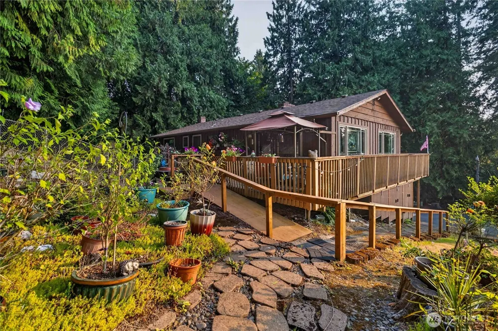 1006 Sandy Bend Road Castle Rock, WA 98611