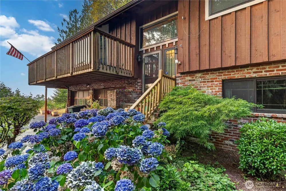 1006 Sandy Bend Road Castle Rock, WA 98611