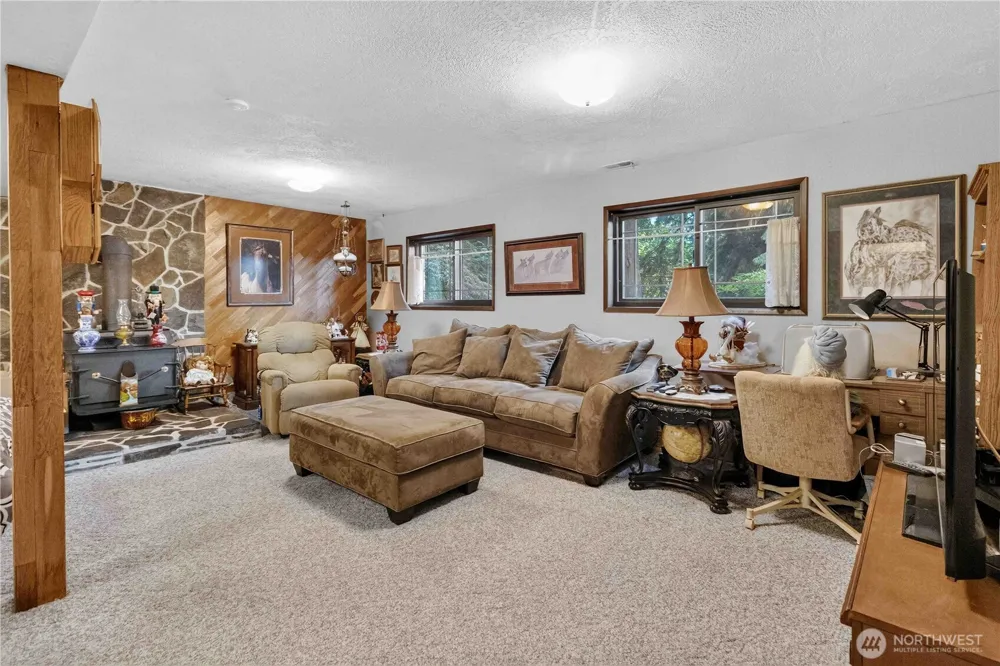 1006 Sandy Bend Road Castle Rock, WA 98611