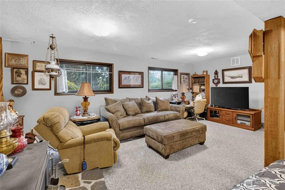 1006 Sandy Bend Road Castle Rock, WA 98611