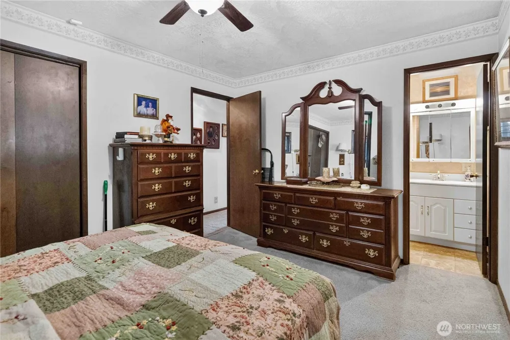 1006 Sandy Bend Road Castle Rock, WA 98611