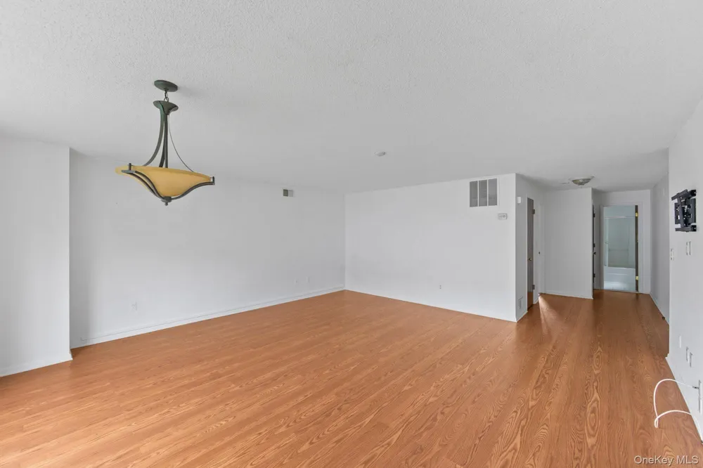 5 Kings Court Nanuet, NY 10954