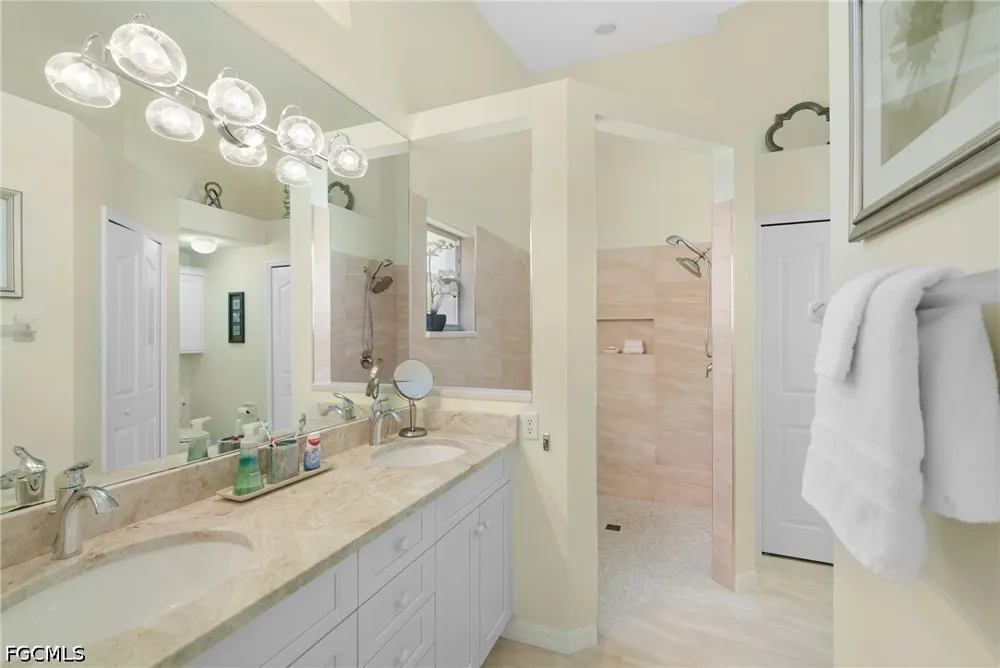 San Vista Circle Naples, FL 34109