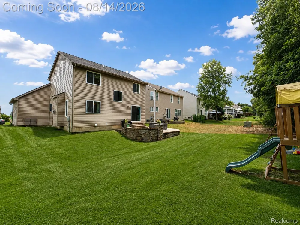 312 Dakota Lane White Lake Charter Township, MI 48386