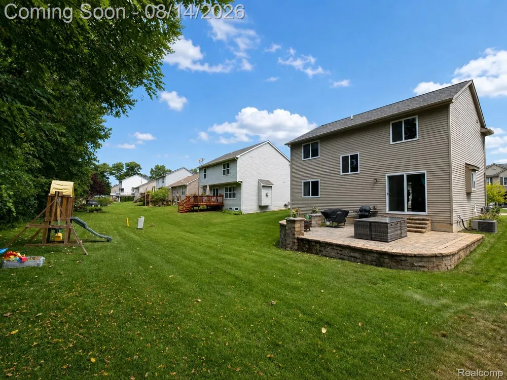 312 Dakota Lane White Lake Charter Township, MI 48386