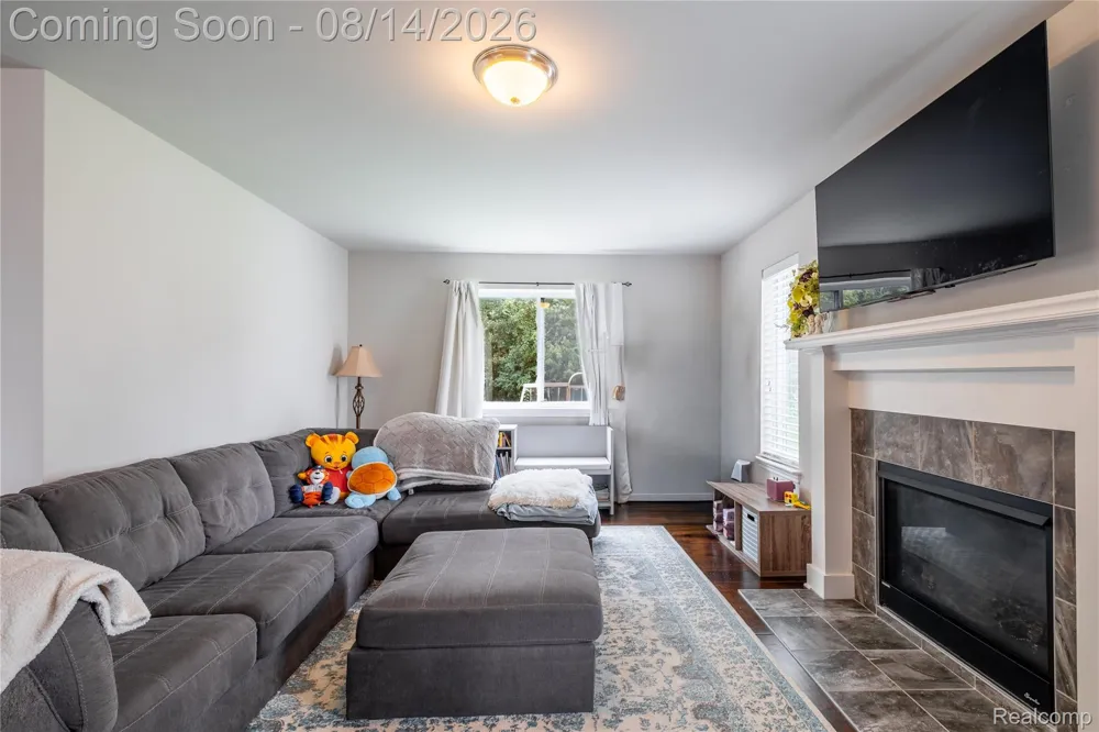 312 Dakota Lane White Lake Charter Township, MI 48386