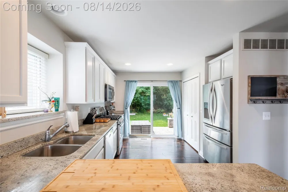 312 Dakota Lane White Lake Charter Township, MI 48386