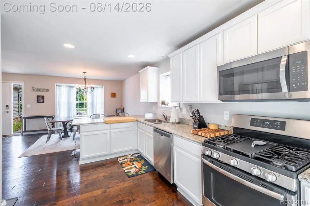 312 Dakota Lane White Lake Charter Township, MI 48386