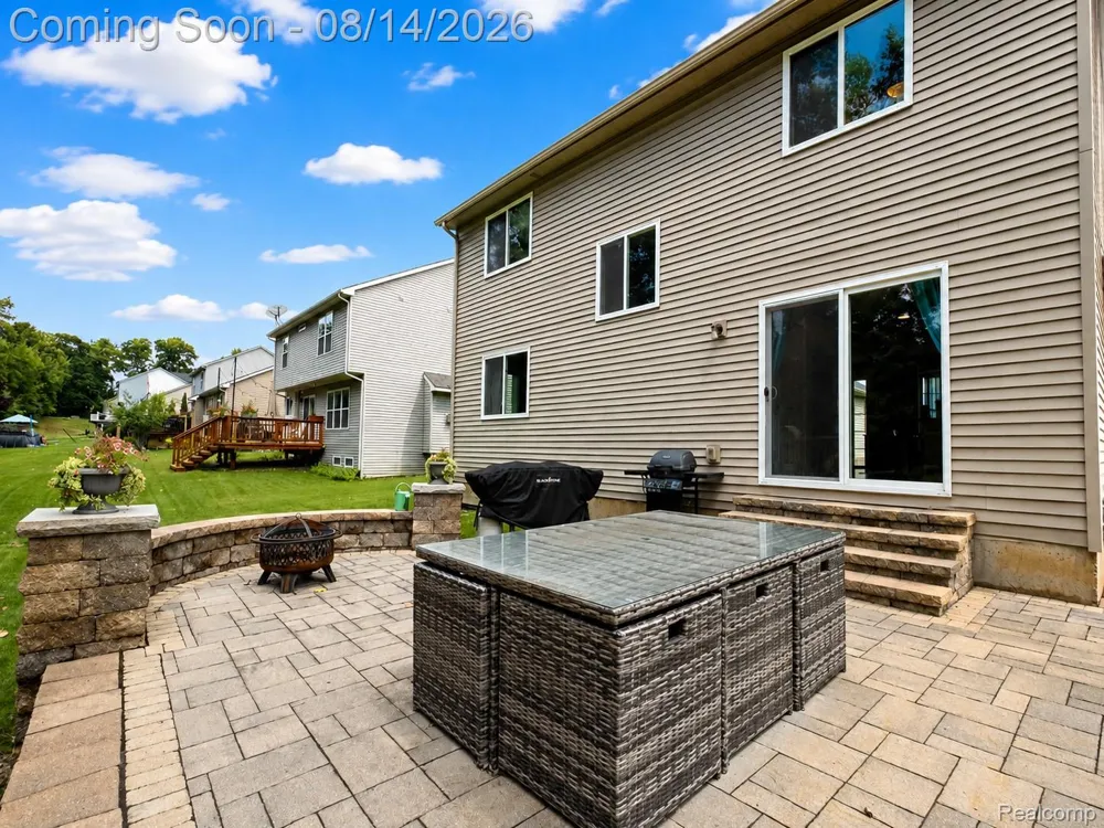 312 Dakota Lane White Lake Charter Township, MI 48386