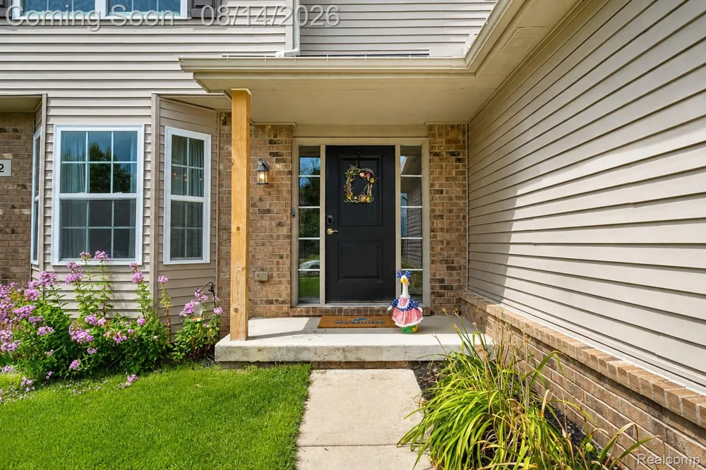 312 Dakota Lane White Lake Charter Township, MI 48386