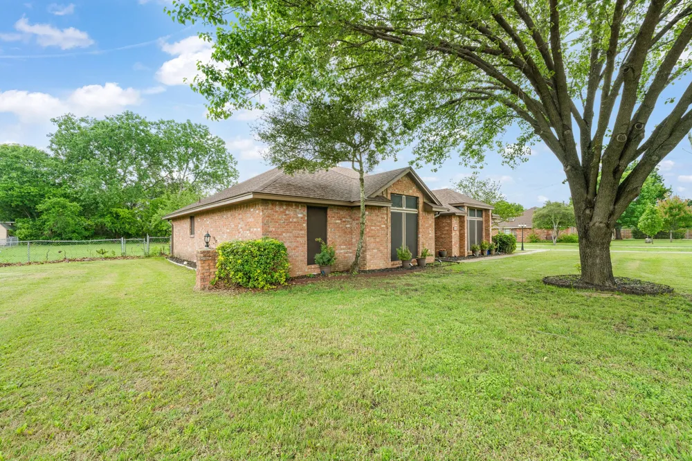 314 Clay Lane Red Oak, TX 75154