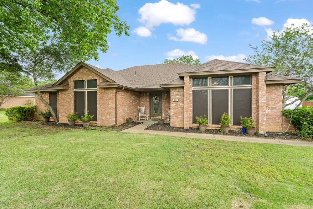 314 Clay Lane Red Oak, TX 75154