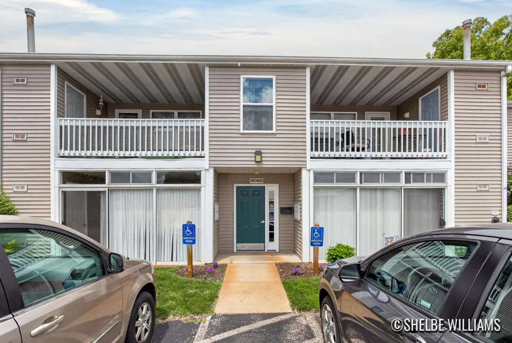 3065 Poplar Creek Drive SE #104 Kentwood City, MI 49512