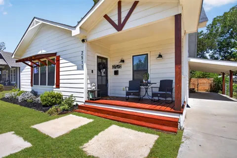2511 Gladstone Drive