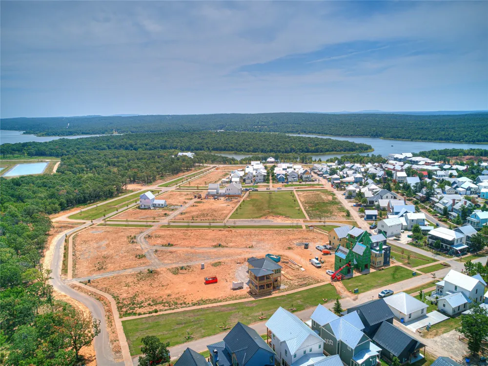 60 Boulevard Carlton Landing, OK 74432