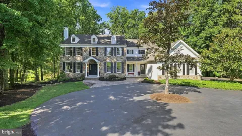 48 WOODSIDE LANE