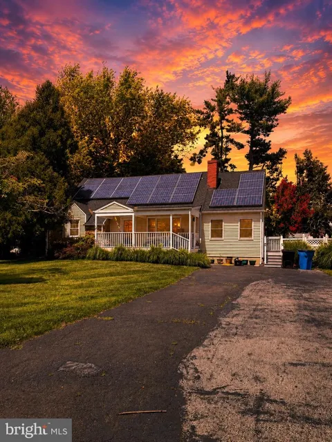 20 LAWNDALE DRIVE