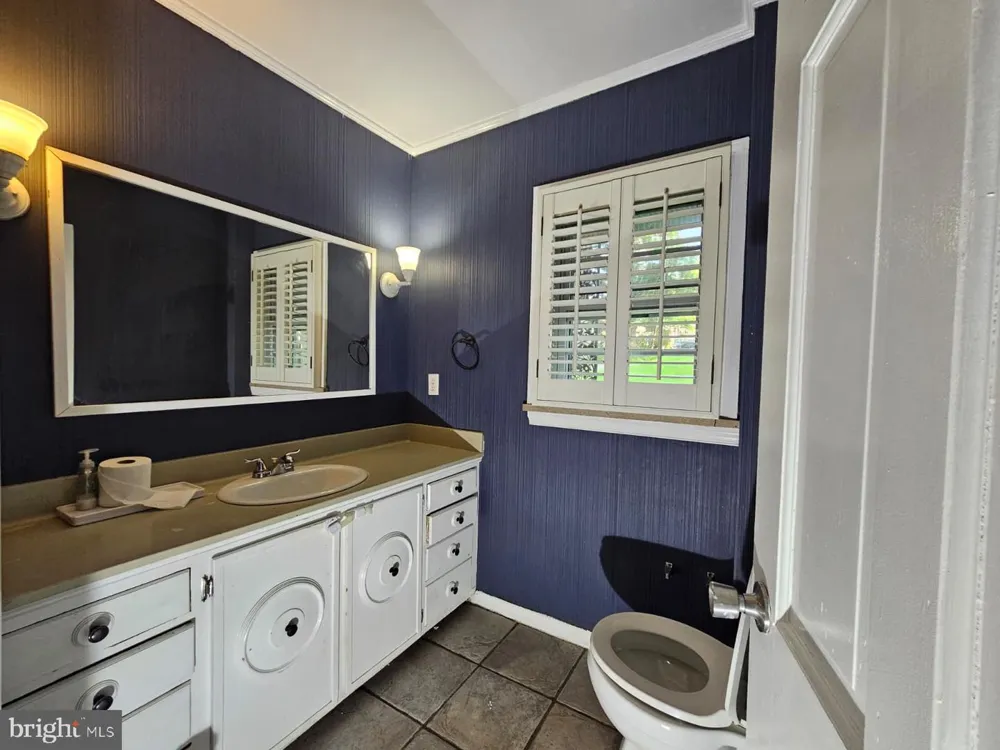400 MARPLE ROAD Broomall, PA 19008