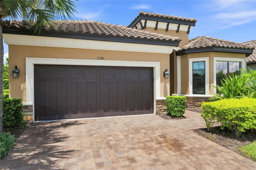 11301 JUGLANS DRIVE Odessa, FL 33556