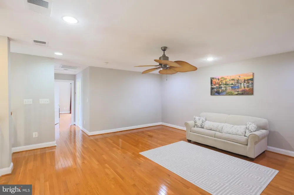 22918 BROWN SQUARE Ashburn, VA 20148