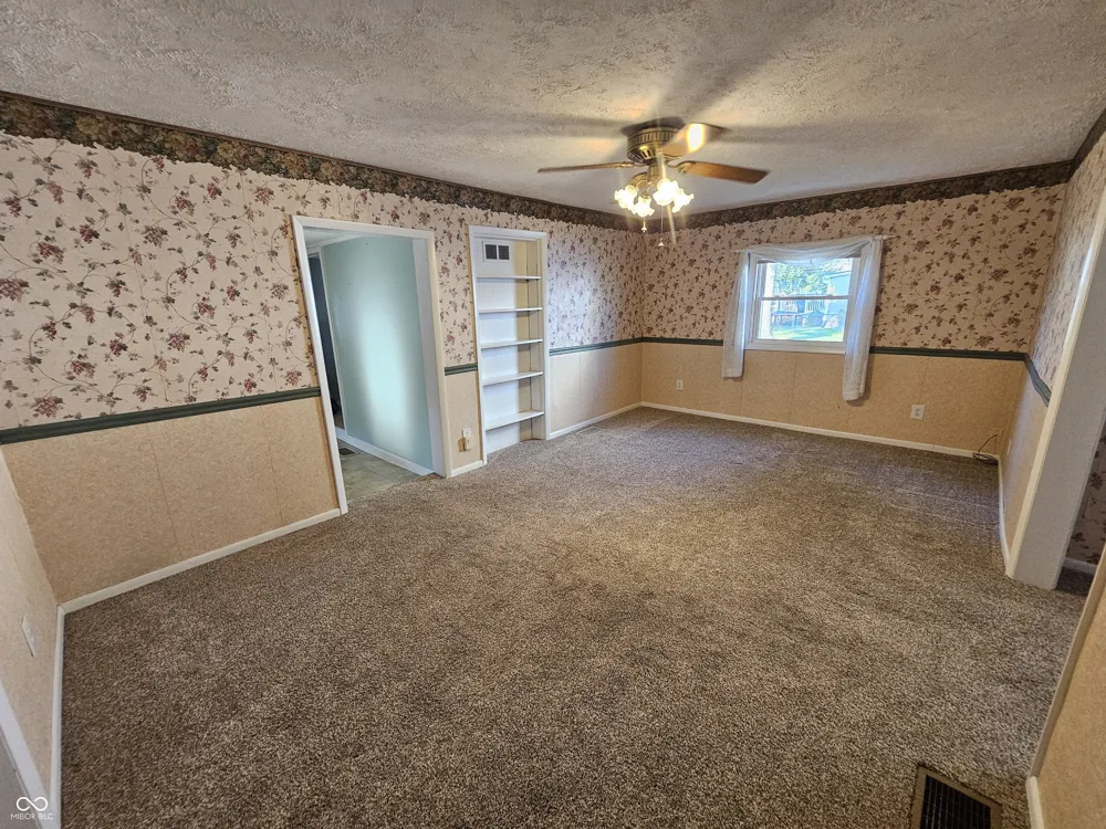 1410 S I STREET Elwood, IN 46036