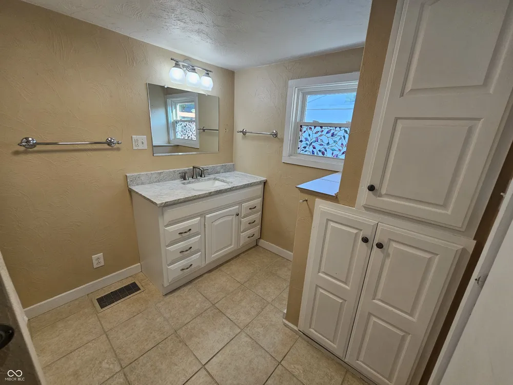1410 S I STREET Elwood, IN 46036