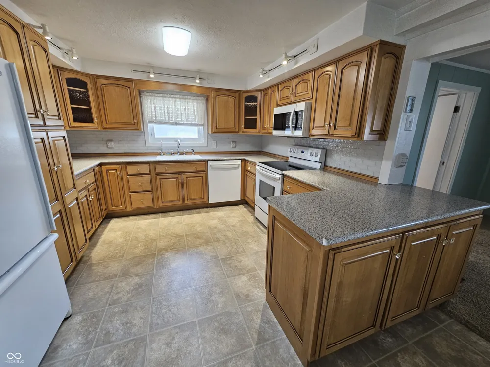 1410 S I STREET Elwood, IN 46036