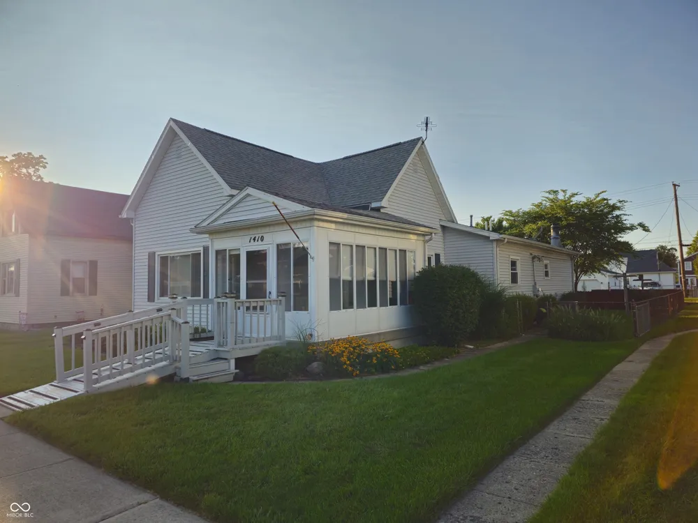 1410 S I STREET Elwood, IN 46036
