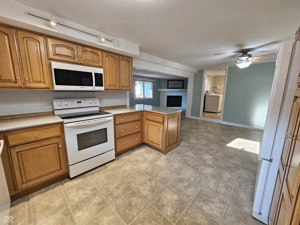 1410 S I STREET Elwood, IN 46036
