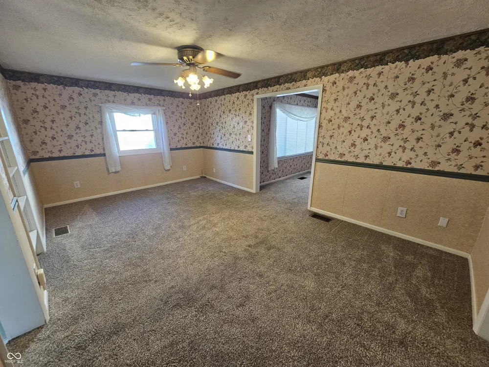 1410 S I STREET Elwood, IN 46036