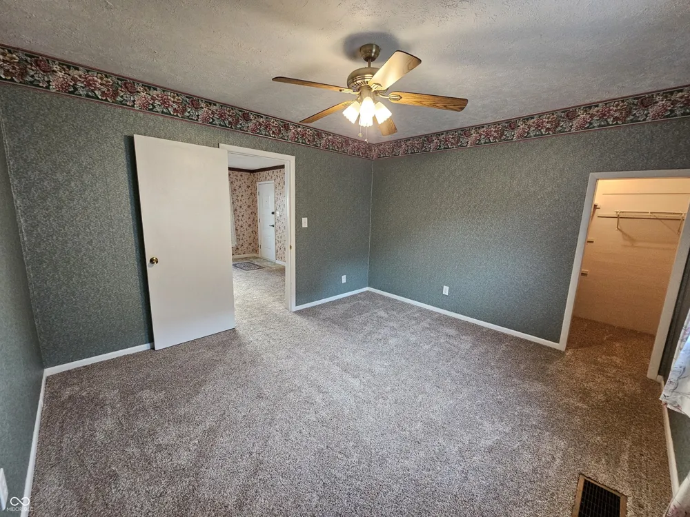 1410 S I STREET Elwood, IN 46036