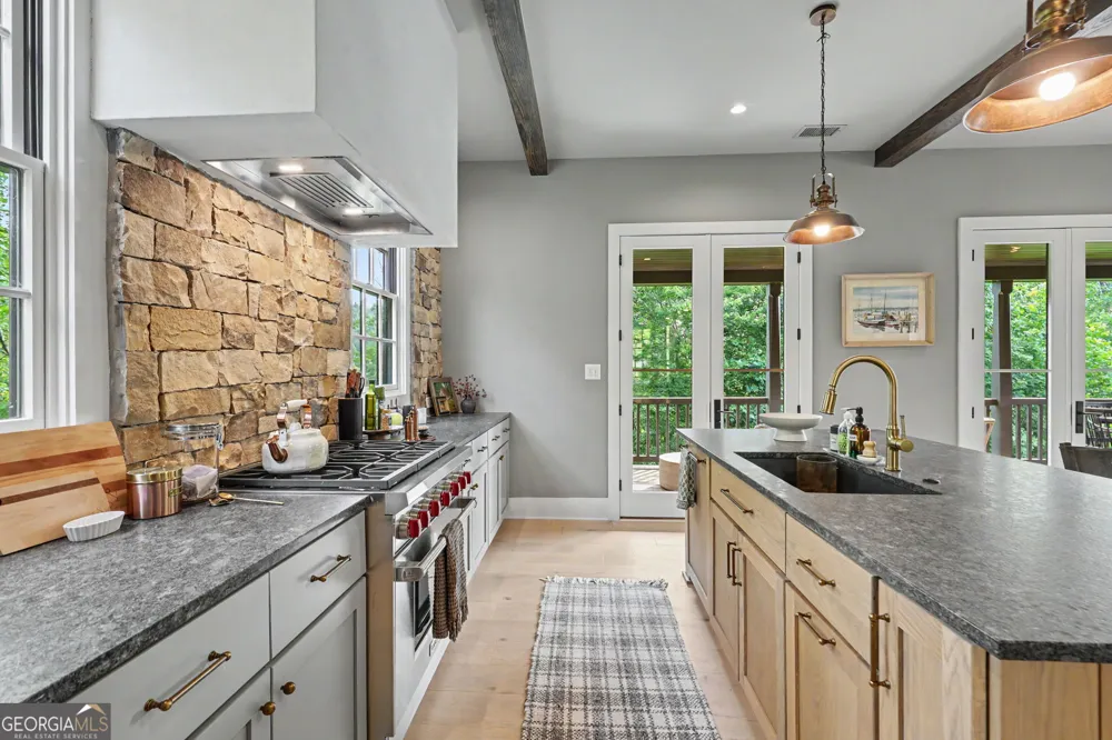 60 Cove View LN Clarkesville, GA 30523