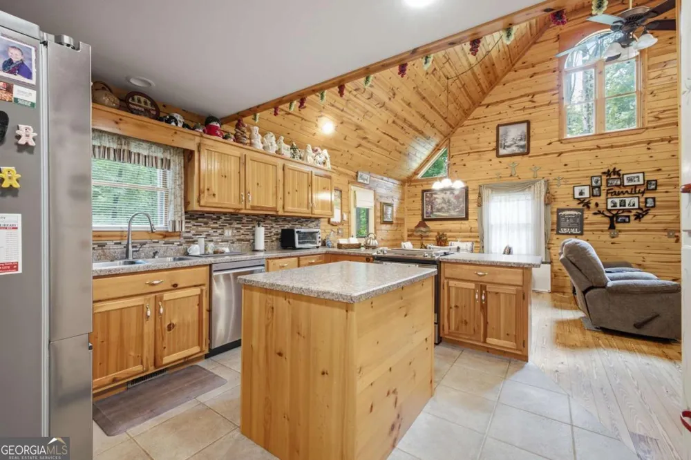 2447 Hi River RD Hiawassee, GA 30546
