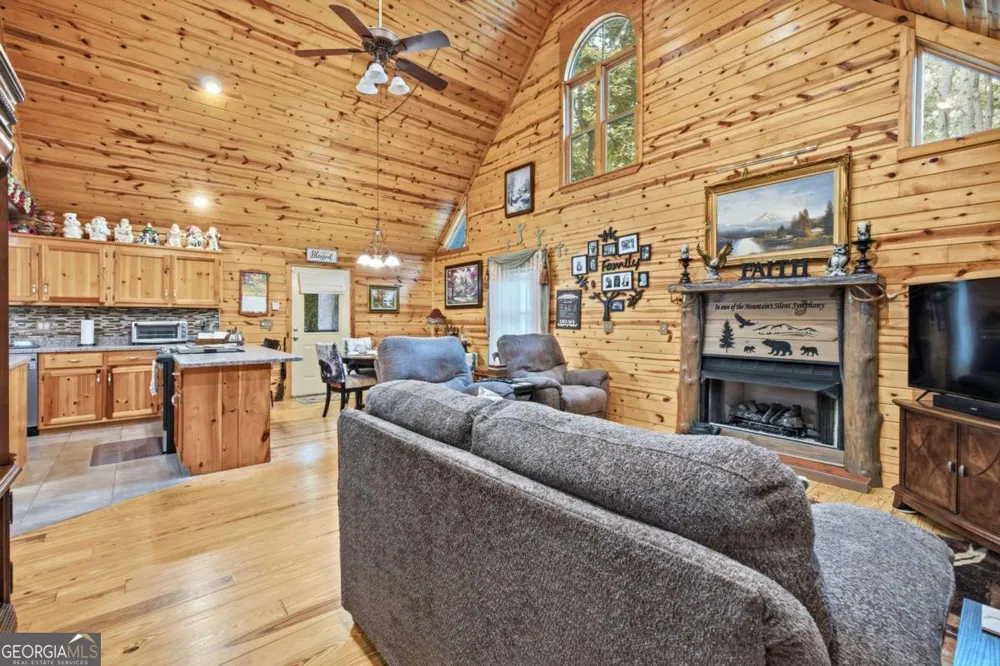 2447 Hi River RD Hiawassee, GA 30546
