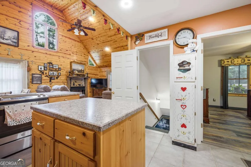 2447 Hi River RD Hiawassee, GA 30546