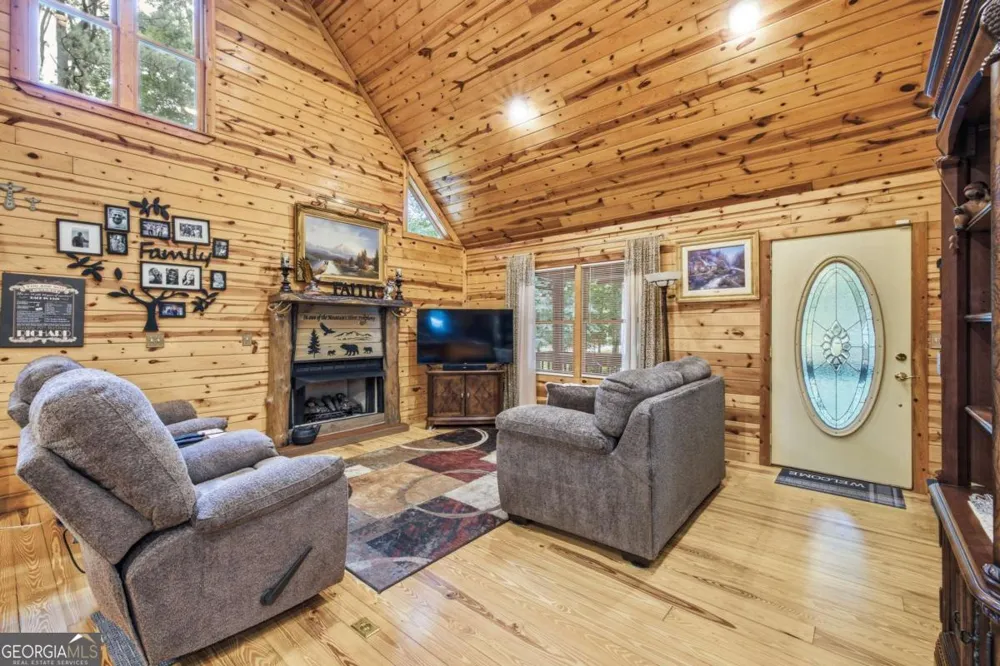 2447 Hi River RD Hiawassee, GA 30546