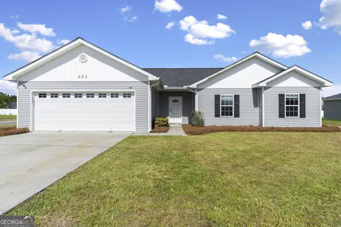 686 Lakeside CIR