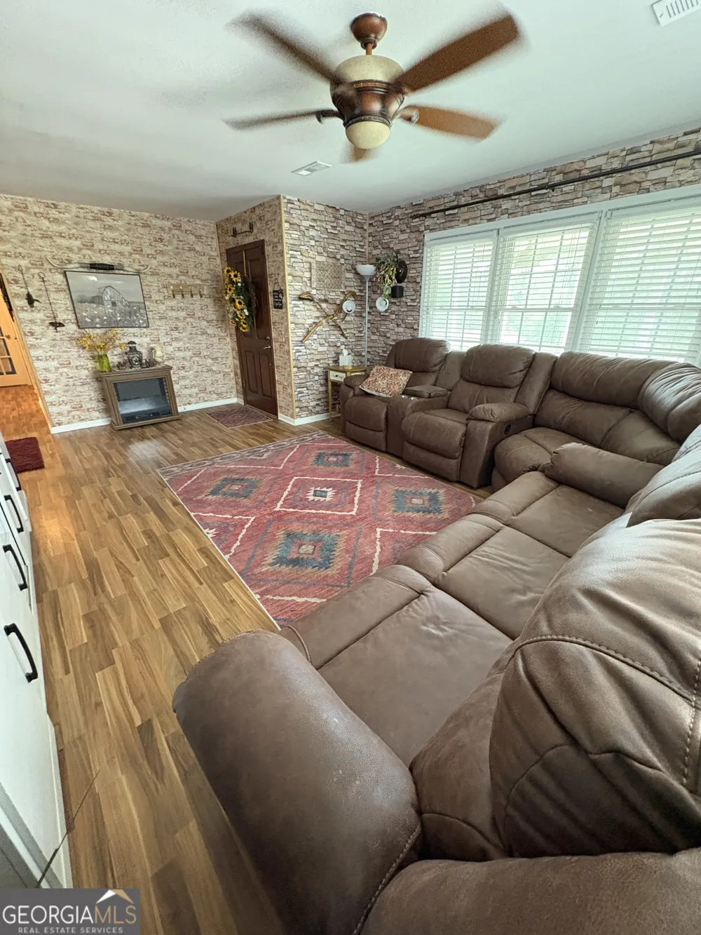 571 Ben Giddens RD Eastman, GA 31023