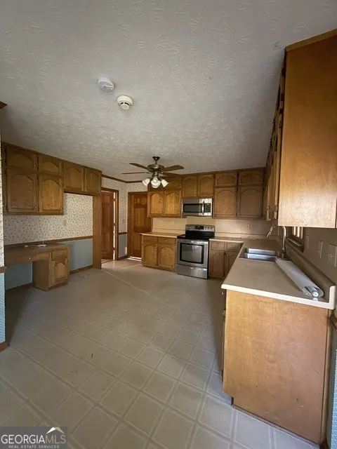 1726 Ridgedale DR Snellville, GA 30078