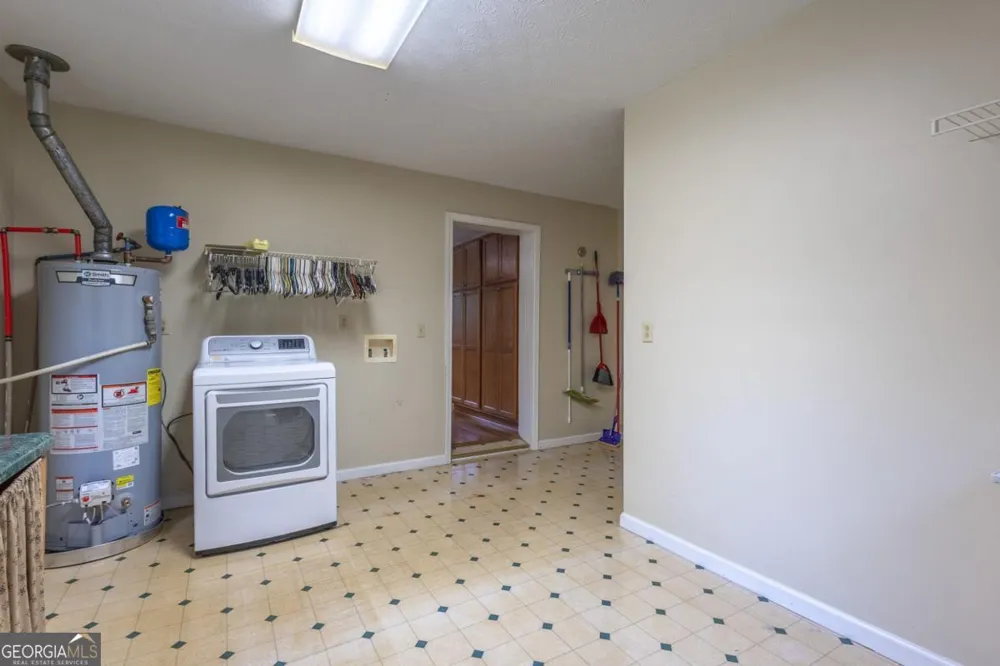 1953 Tyus Carrollton RD Carrollton, GA 30117