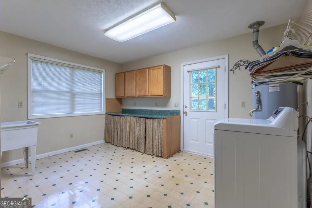 1953 Tyus Carrollton RD Carrollton, GA 30117