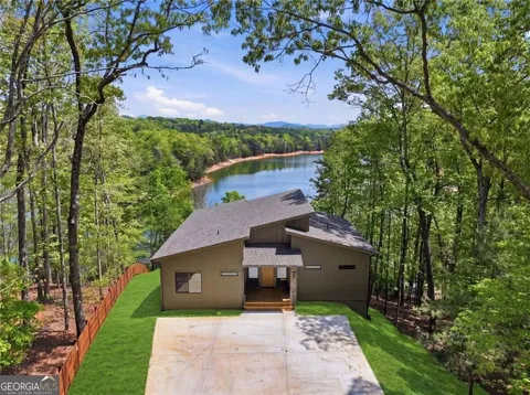 11 Falcon DR