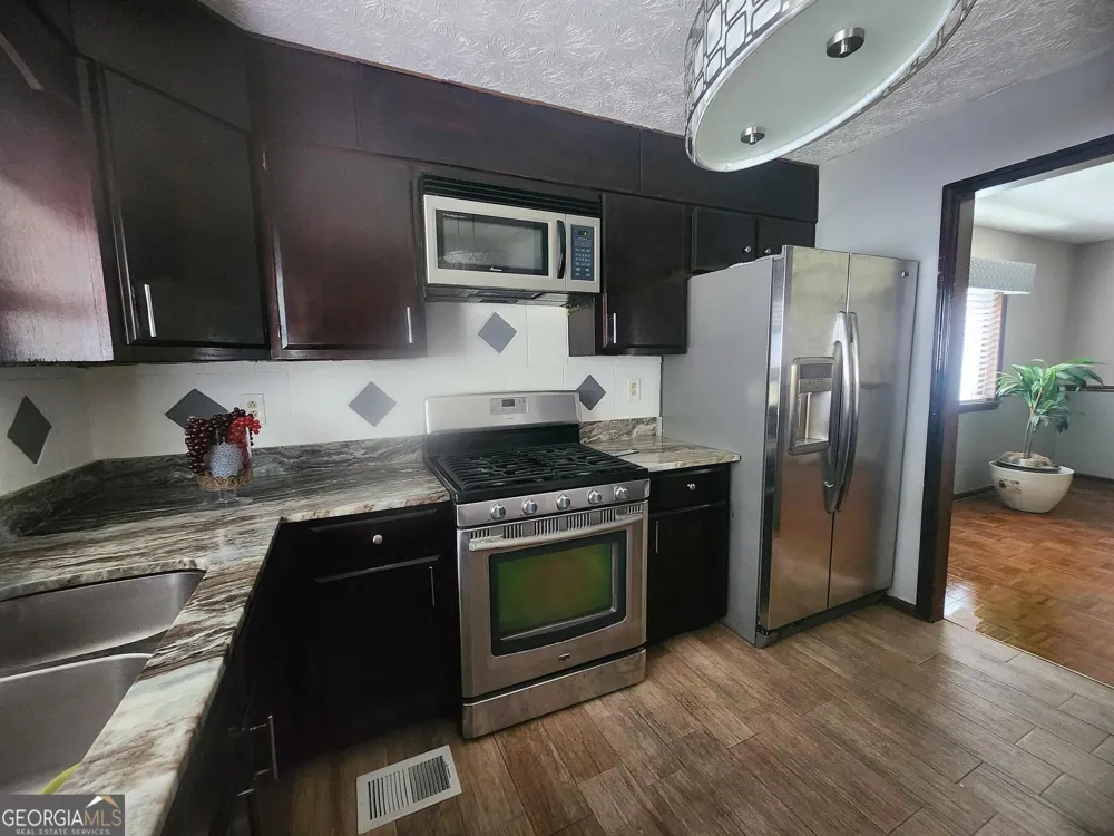 1127 Pond Ridge DR Riverdale, GA 30296