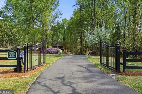 611 Elliott RD